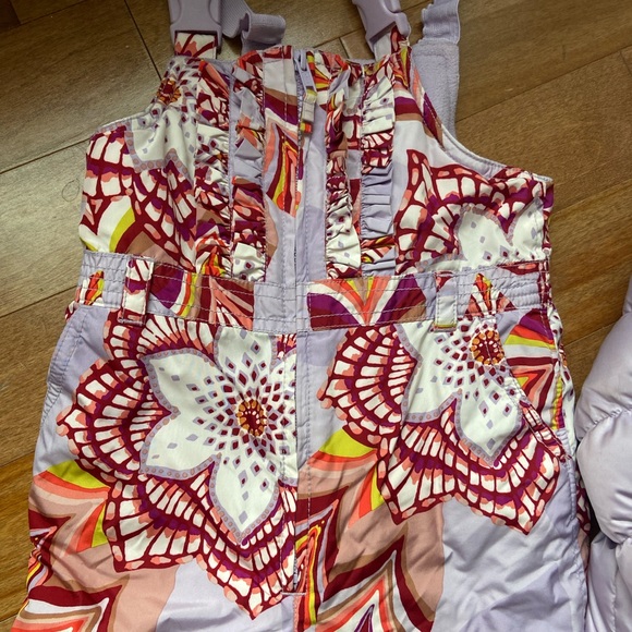 GAP size 3 Snowsuit - Picture 3 of 4